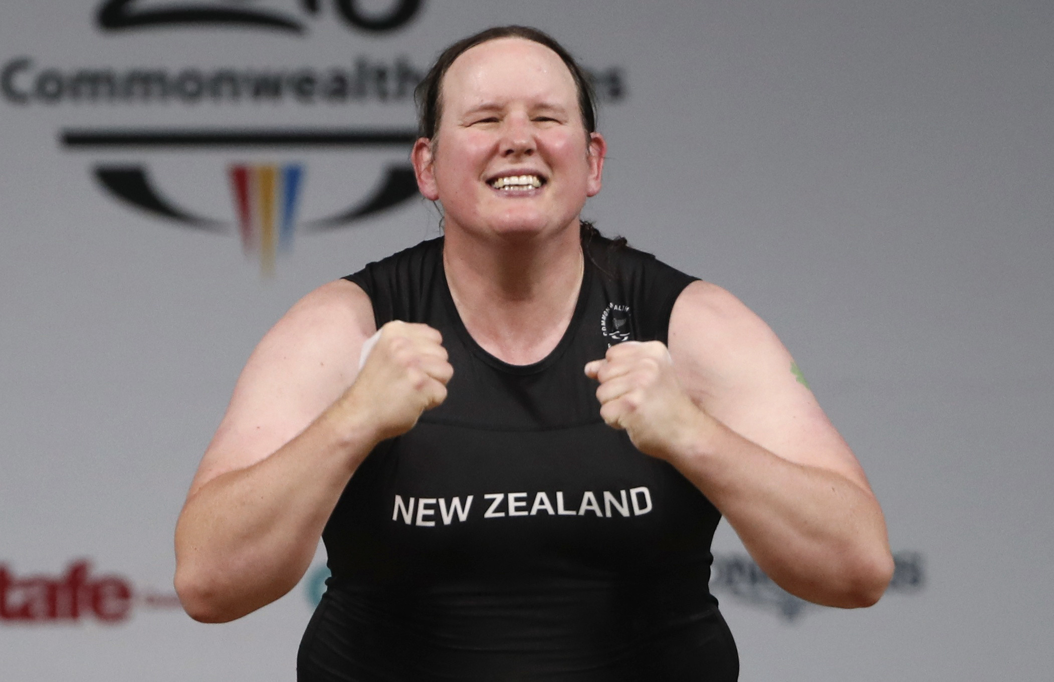 Laurel Hubbard weightlifter